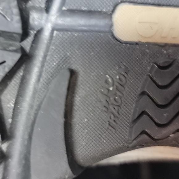 Hi-Tec women's size 9 shoes M-D Traction - Picture 8 of 8